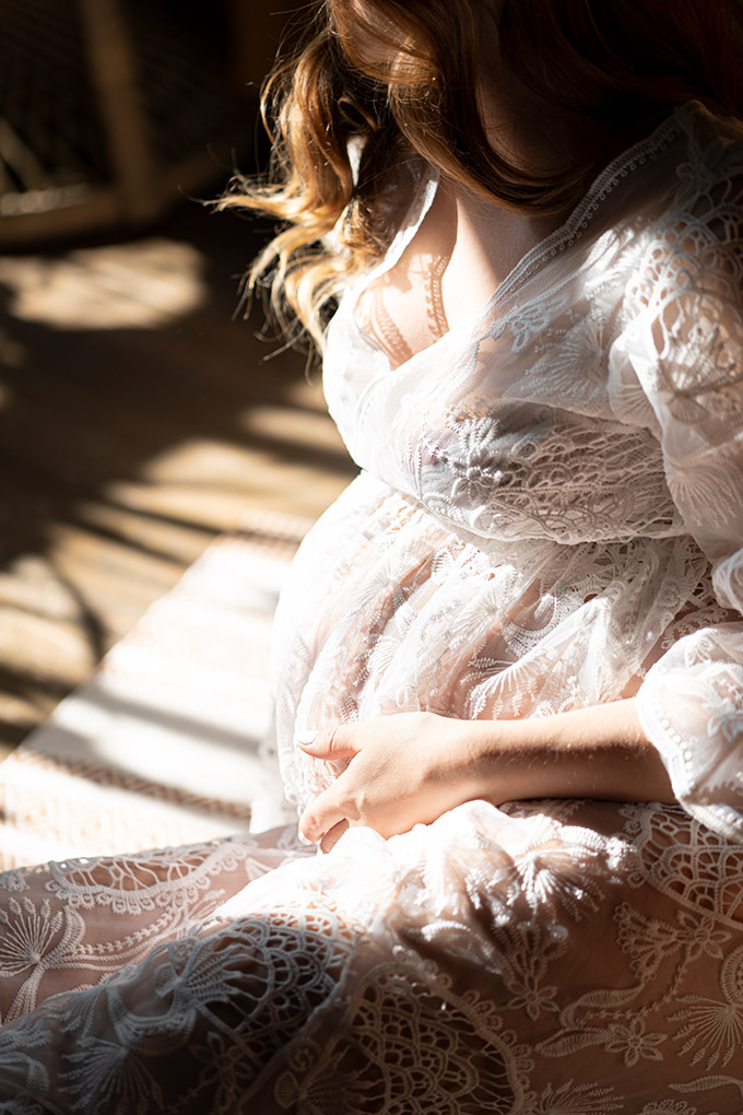 Tips for Capturing Beautiful Maternity Photos from an Abu Dhabi Professional Photographer