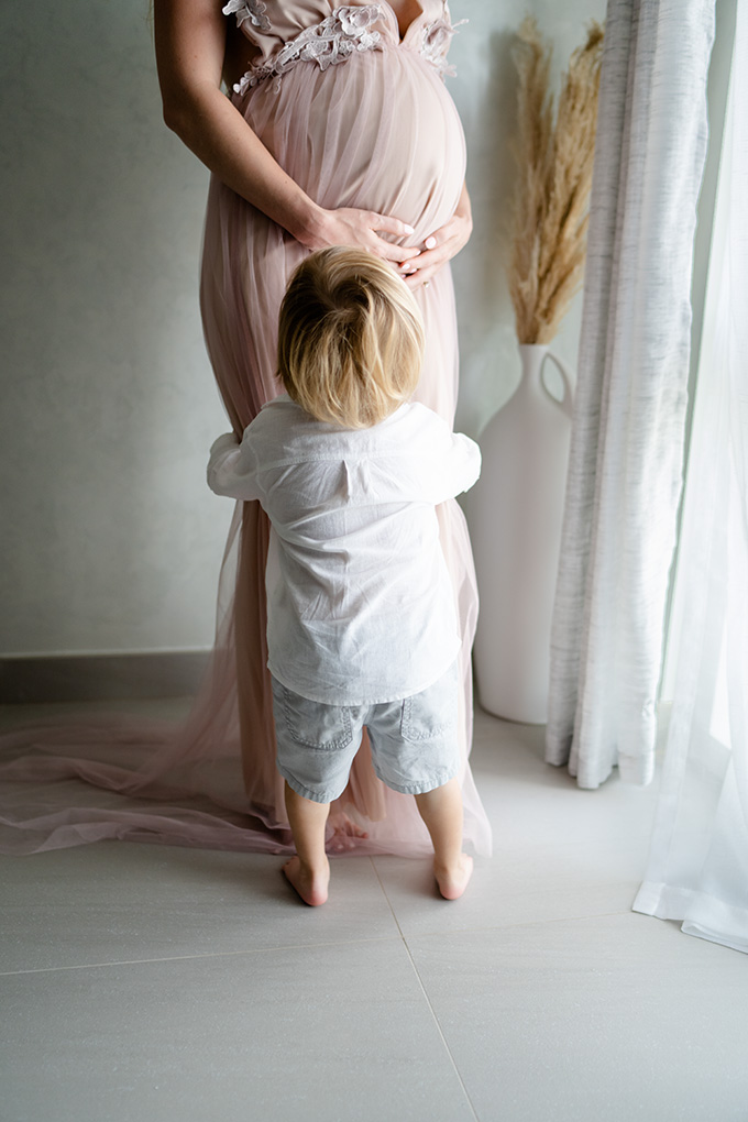 Tiny Toes and Tender Moments: Lifestyle Newborn Photographer in Abu Dhabi